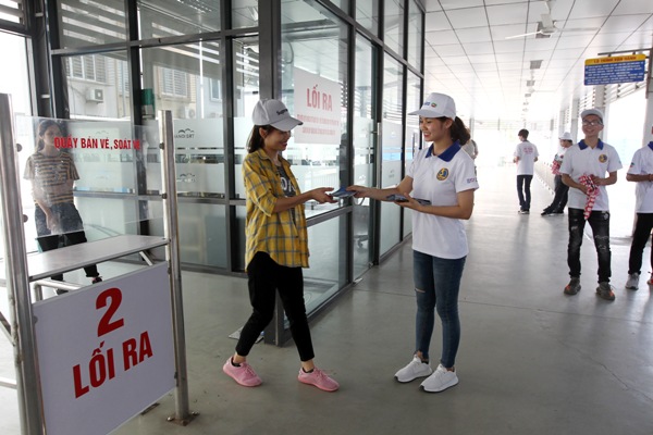 Hơn 30% trẻ em gái bị quấy rối khi đi xe buýt ảnh 1